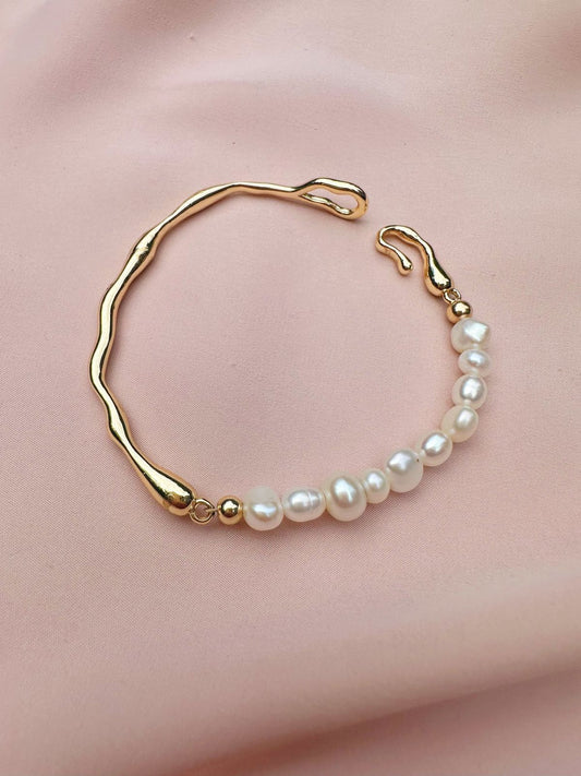 Minimalist Water Pearl Bracelet